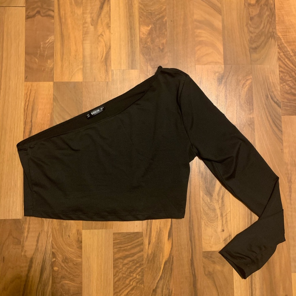 one shoulder crop top